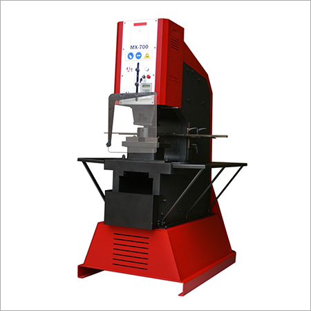 हाइड्रोलिक पंचिंग मशीन Mx700 बॉडी मटेरियल: स्टील