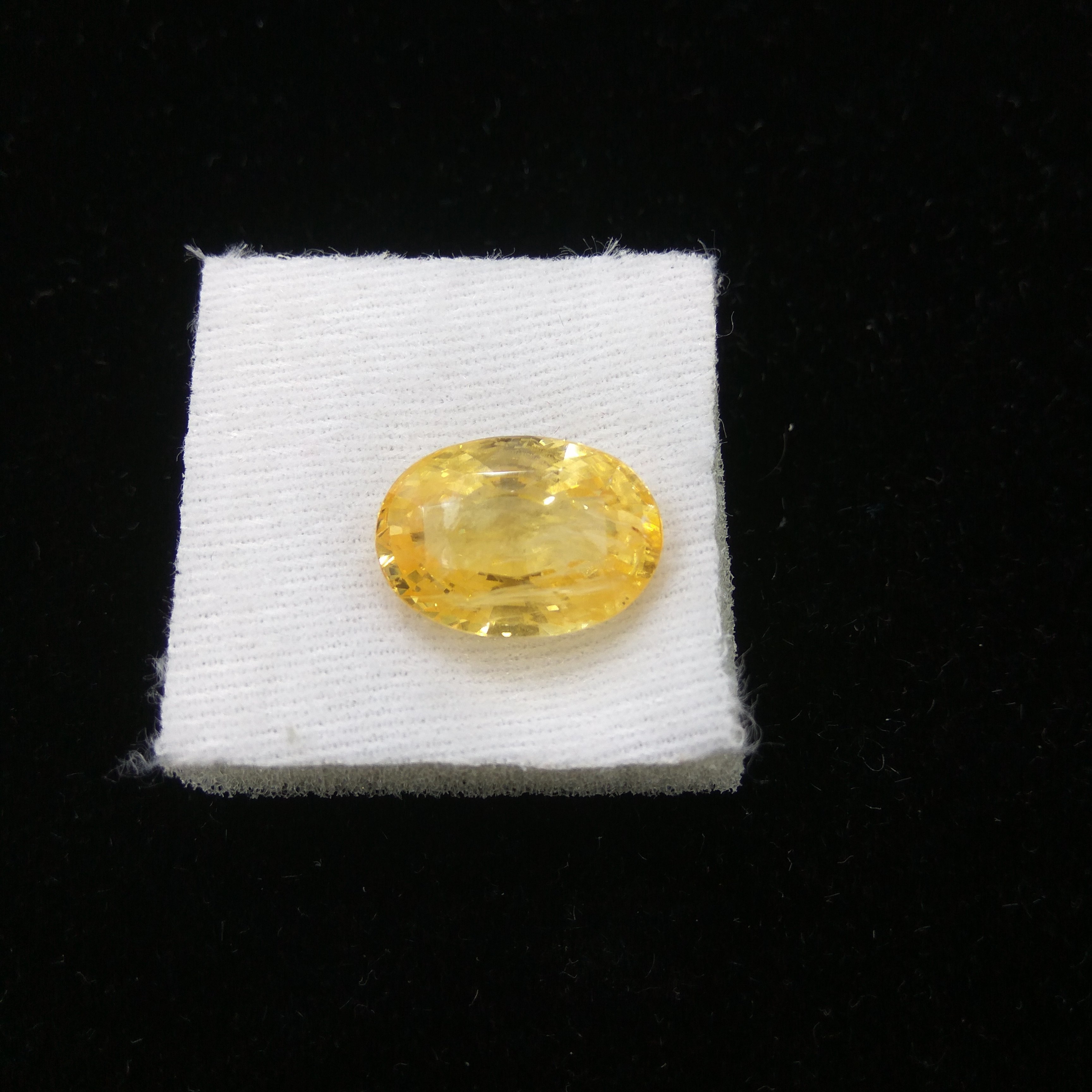 Yellow Sapphire - 13.20 Carats Natural Oval Cut , Ceylon Origin, Unheated & Untreated With Rich Yellow Color And Excellent Specs