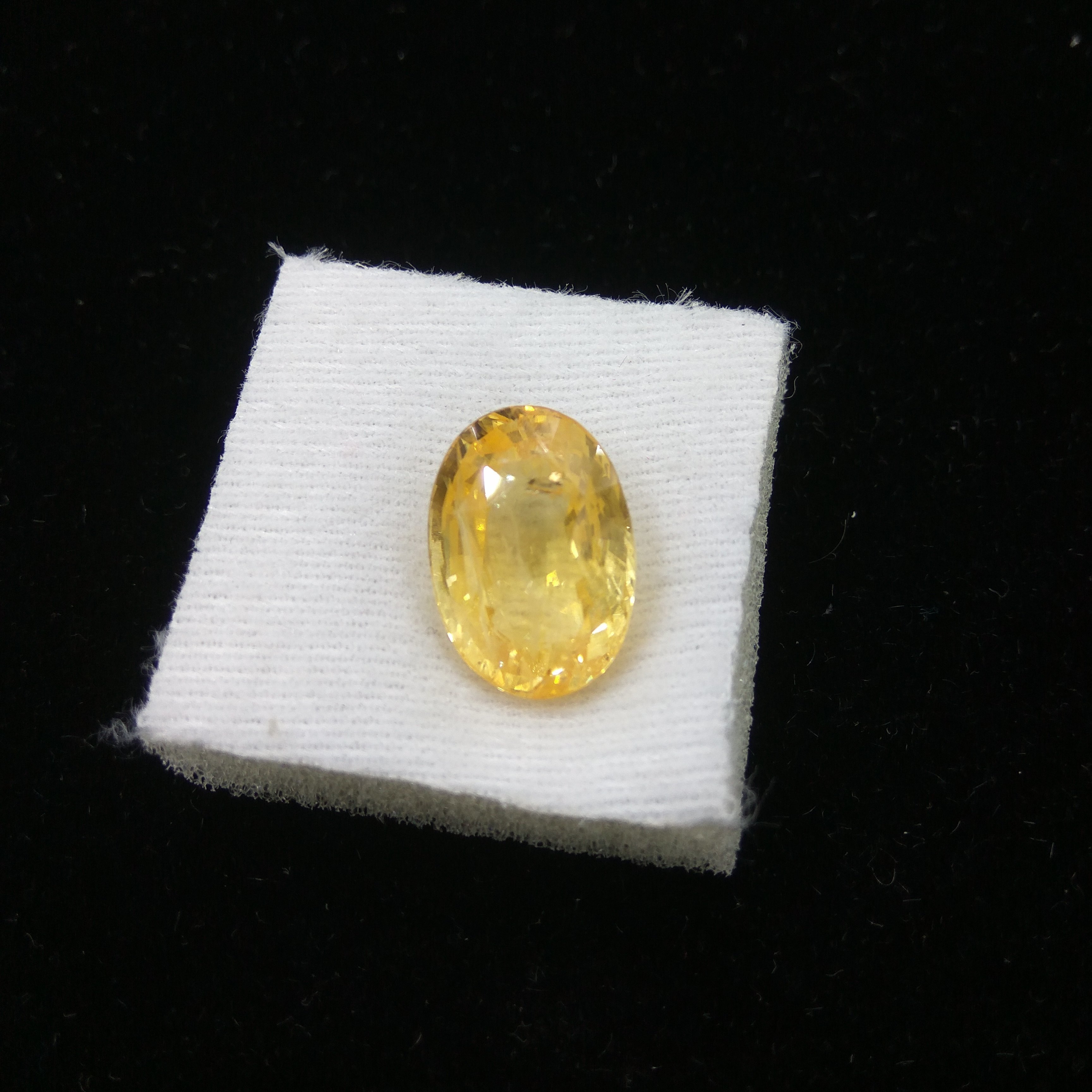Yellow Sapphire - 13.20 Carats Natural Oval Cut , Ceylon Origin, Unheated & Untreated With Rich Yellow Color And Excellent Specs