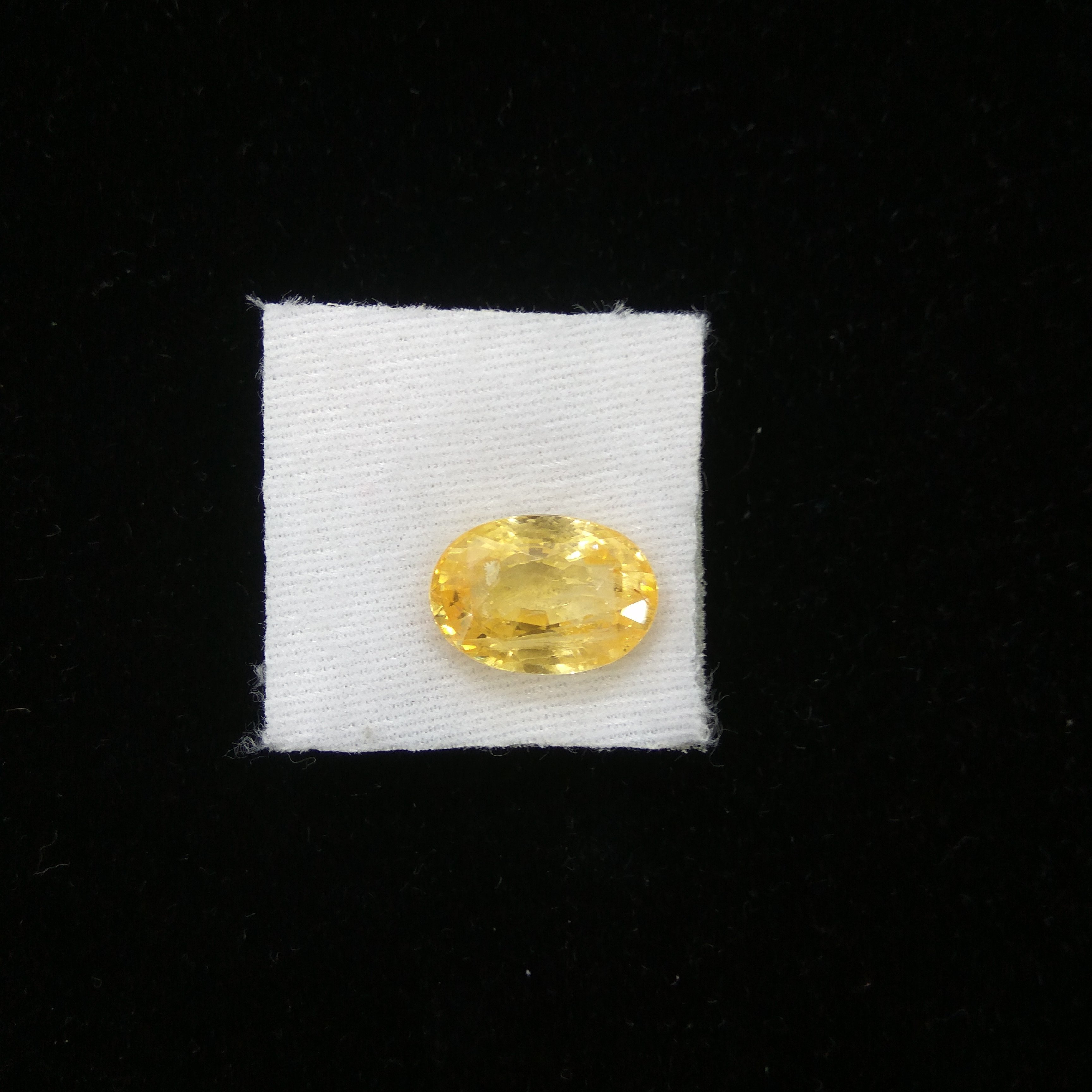 Yellow Sapphire - 13.20 Carats Natural Oval Cut , Ceylon Origin, Unheated & Untreated With Rich Yellow Color And Excellent Specs