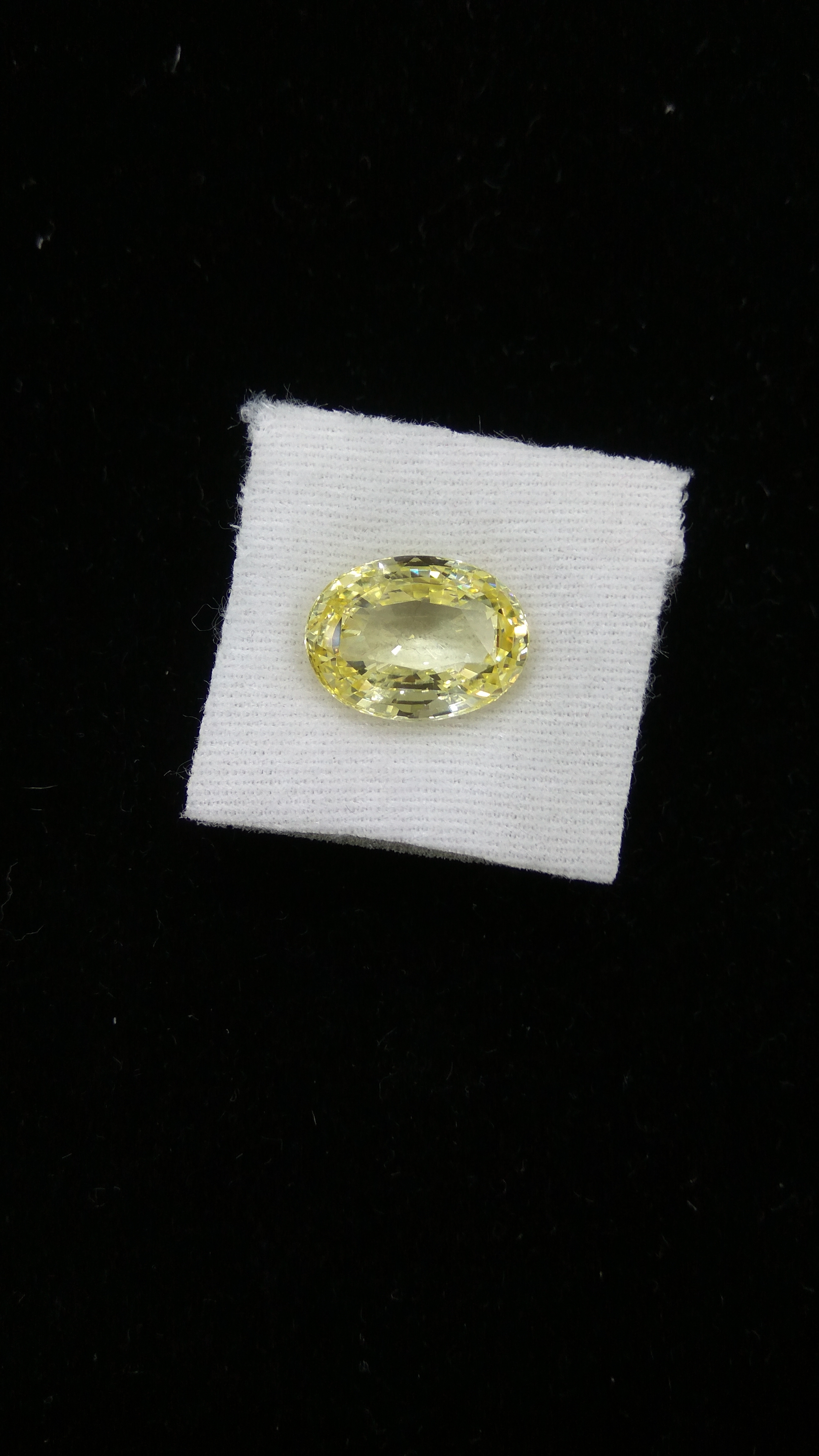 Natural Yellow Sapphire - 13.61 Carats (15 Ratti), Unheated & Untreated Oval Cut Gemstone With Premium Quality Benefits