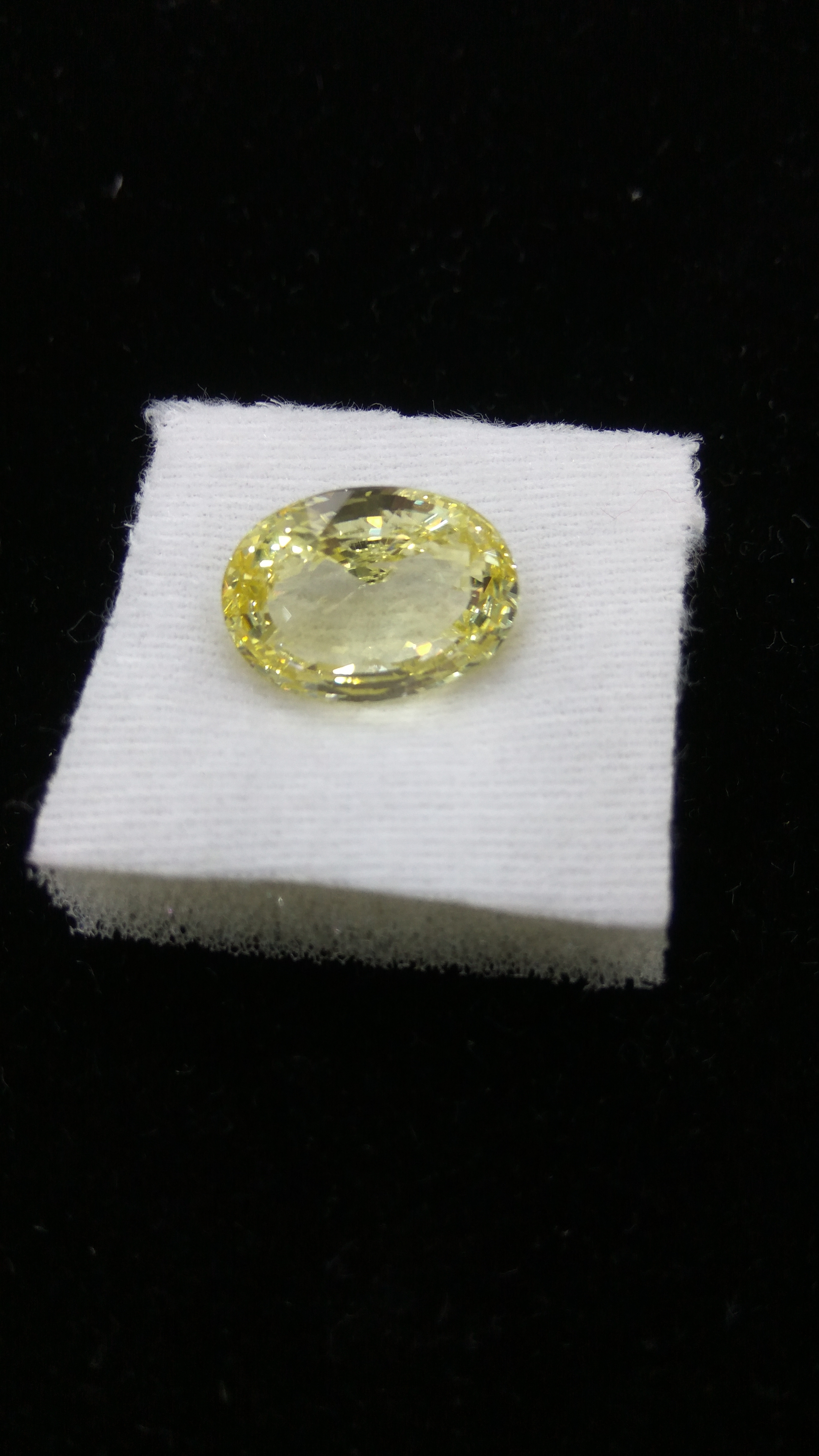 Natural Yellow Sapphire - 13.61 Carats (15 Ratti), Unheated & Untreated Oval Cut Gemstone With Premium Quality Benefits