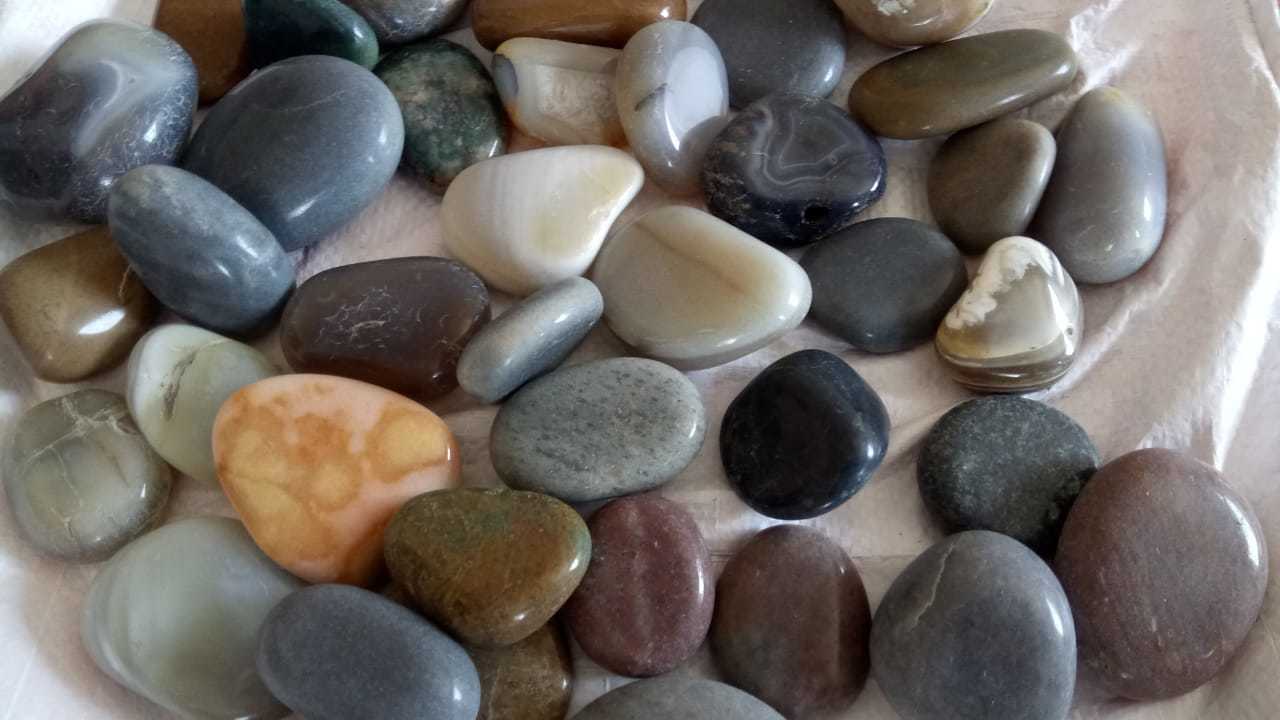Polished Natural Pebbles Stone Solid Surface