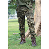 छह पॉकेट कार्गो आर्मी जॉगर्स