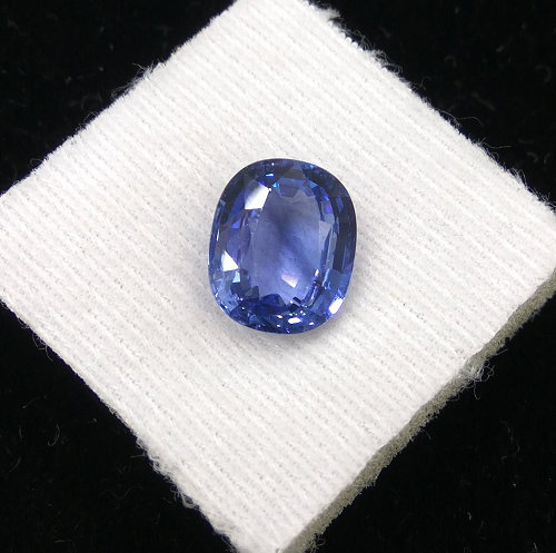 Natural Blue Sapphire - 6.95 Carats Oval Cut , Unheated & Untreated Ceylon Blue Neelam