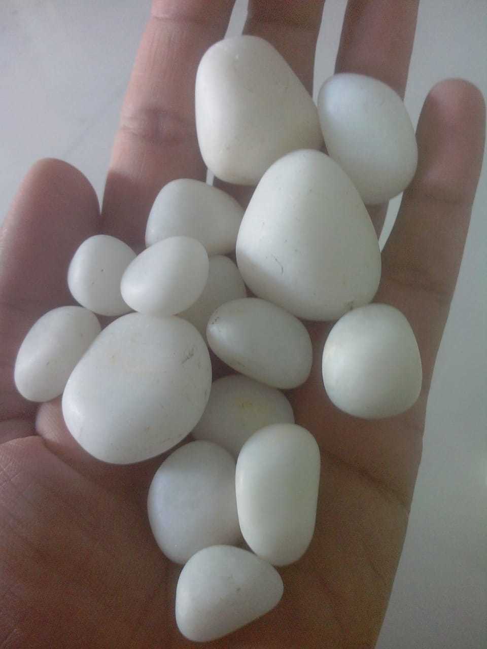 Natural Snow White Semi Round Crushed Tumbled Polished Aggregate And Pebbles For Decoration Landscaping - Artificial Stone Type: Crystallized Glass Stone
