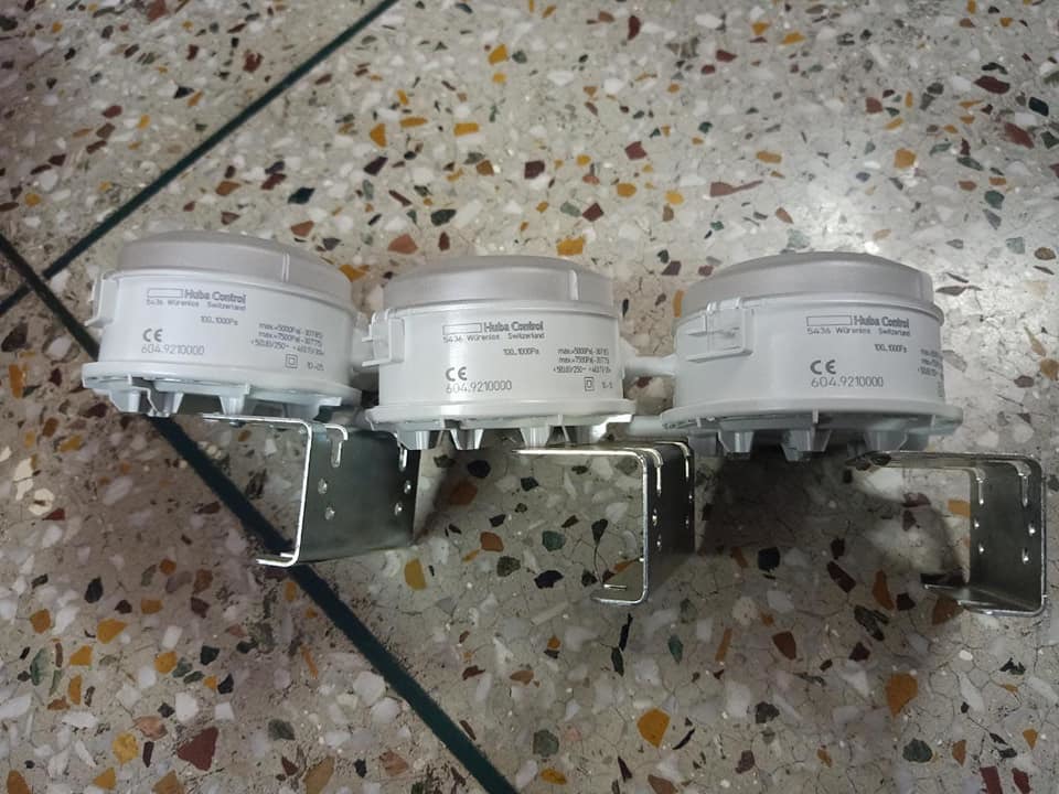 Huba Differential Pressure Switch Range 1000 To 5000 Pac Measure Pressure Of: Gas