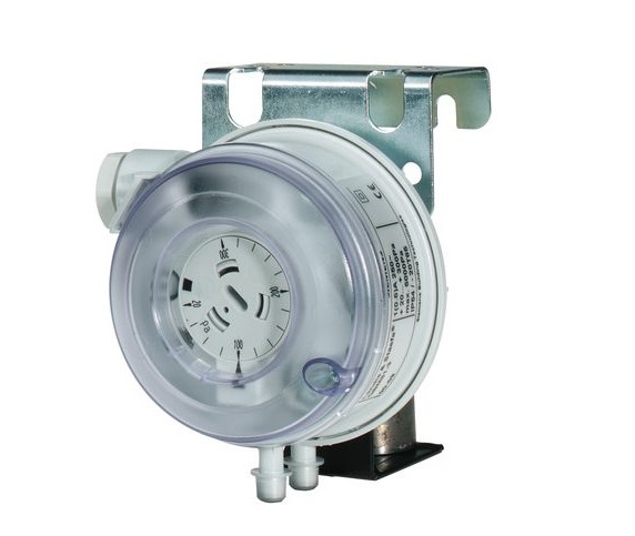 Huba Differential Pressure Switch Range 20 To 300 Pac Measure Pressure Of: Gas