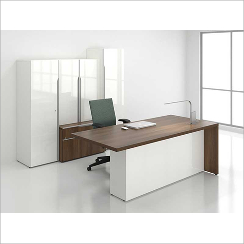 लकड़ी का प्रबंधक मेज