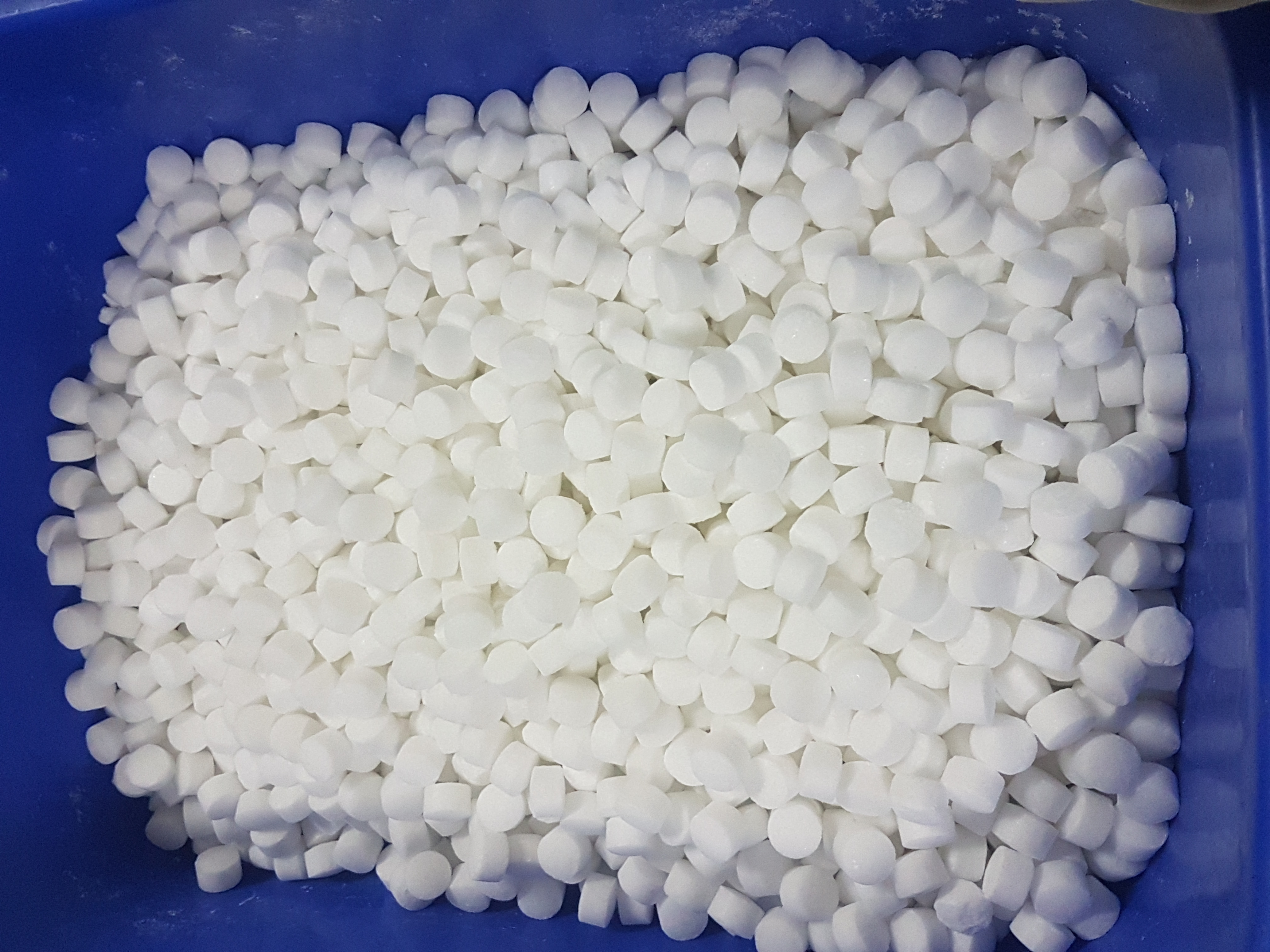 Napthelene Ball