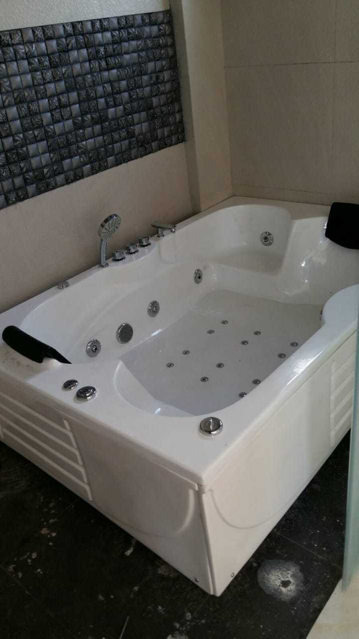Double Seat Bathtub - Reinforced Acrylic & Fiberglass, 6x4 Rectangular Design For Maximum Water Depth And Complete Immersion