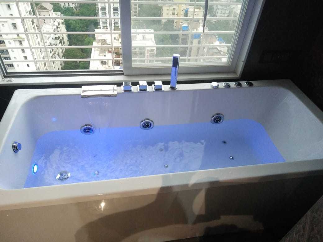 Whirlpool Jacuzzi Bathtub