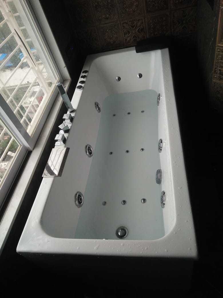 Whirlpool Jacuzzi Bathtub