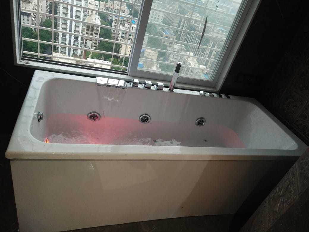 Whirlpool Jacuzzi Bathtub