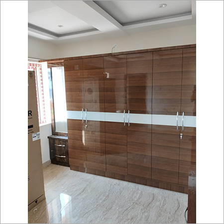 स्लाइडिंग अलमारी