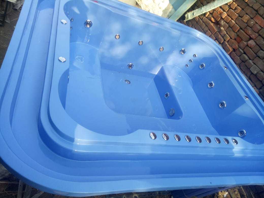 Bathtub Size: 8x7x3 Fite