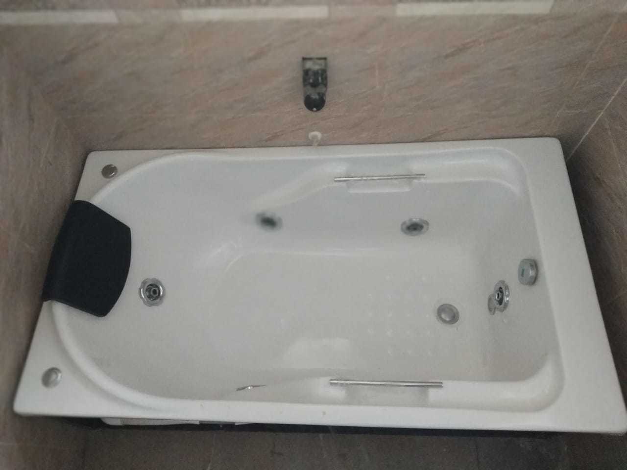 Rectangular Bathtub