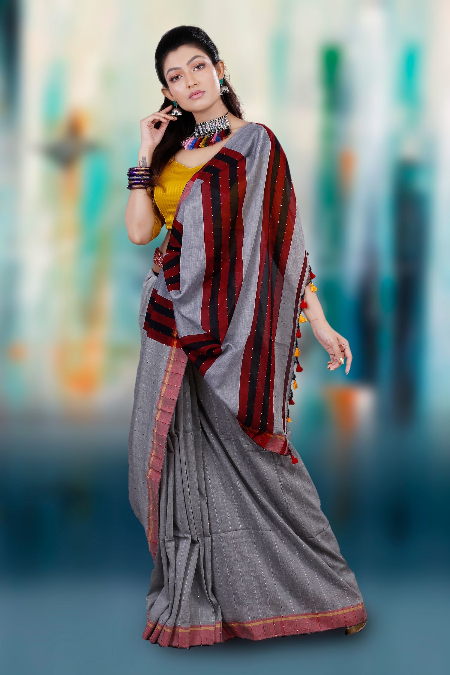 Cotton Grey Bengal Hand Woven Saree With Plain Border