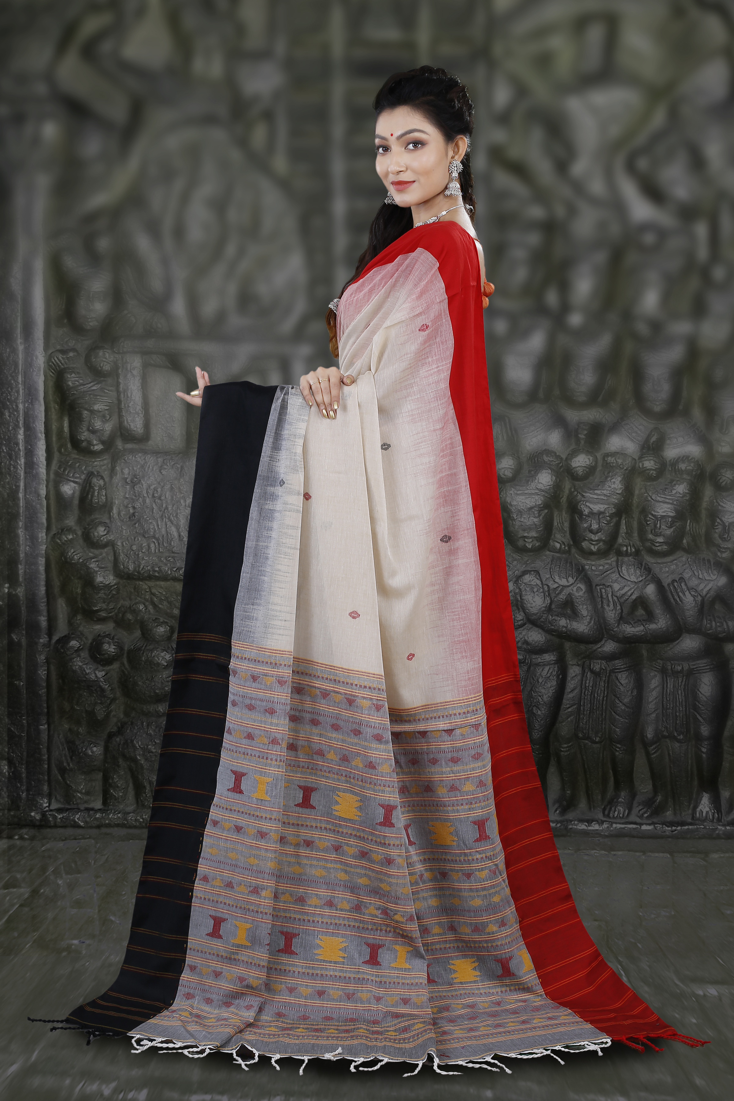 Woven Bengal Handloom Cream Colour Pure Hand Span Cotton Saree