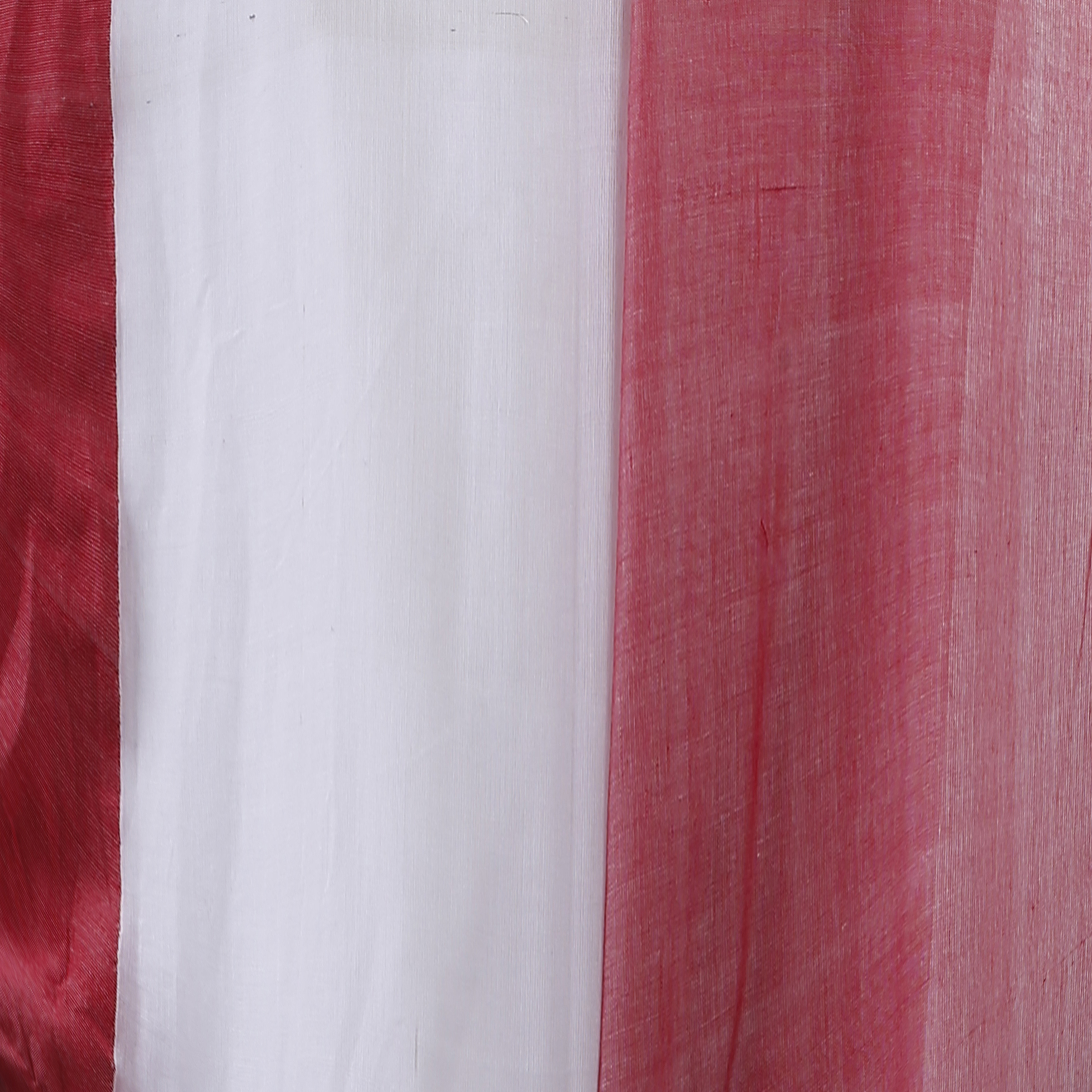 Handwoven White And Red Hand Woven Pure Cotton Saree Fabricated On Pure Cotton