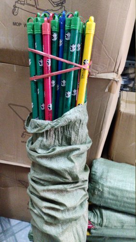 लकड़ी का ब्रूमस्टिक