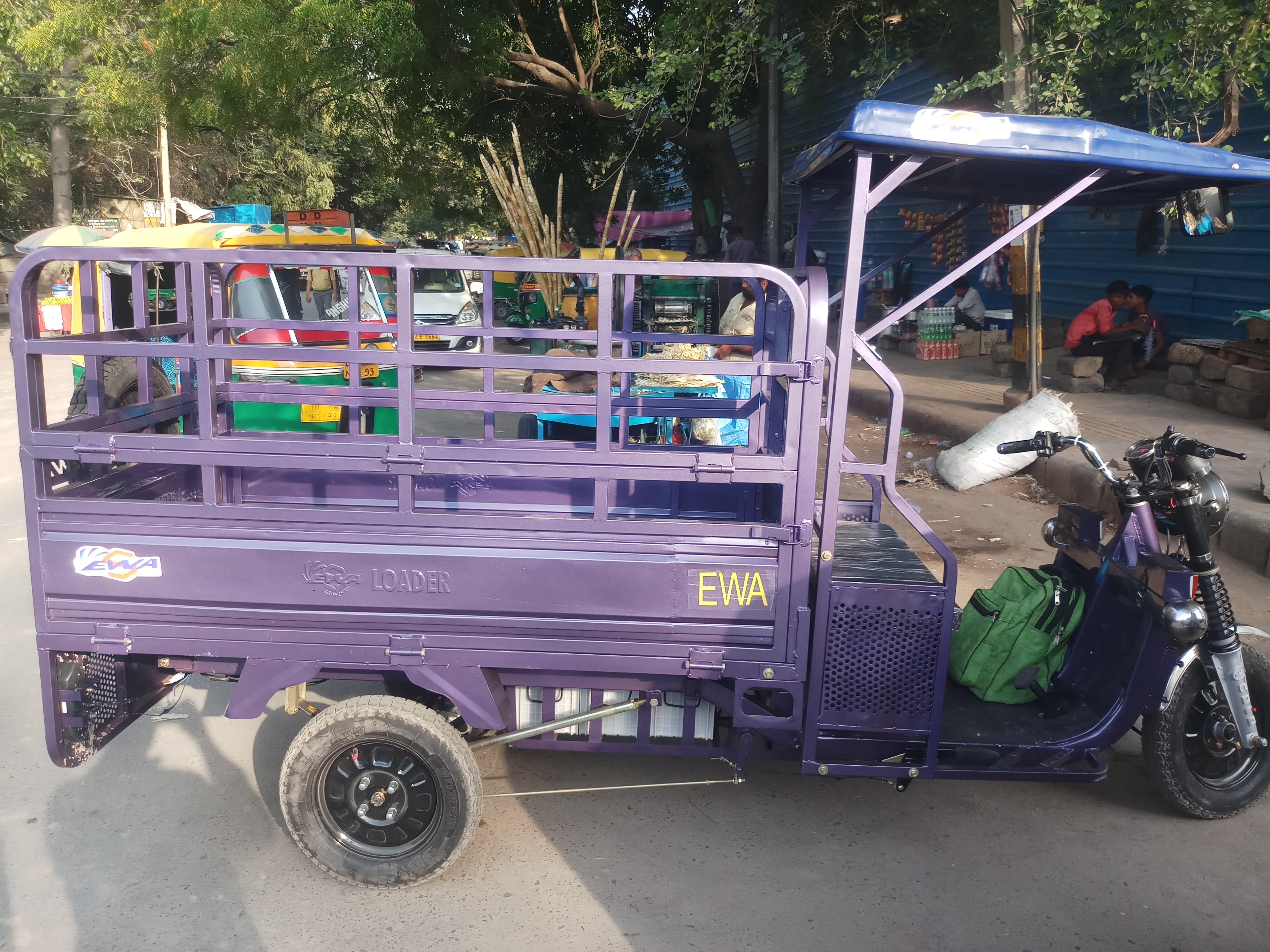 Loading Electric Rickshaw Displacement: 2798 X 1340 X 997
