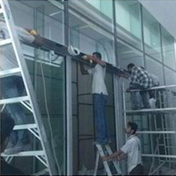 ग्लास फैब्रिकेशन वर्क