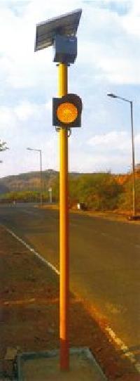 Solar Traffic Light - 300mm Polycarbonate, Red/amber Led With 12v 7ah Exide Battery, Ip54 Rated For Outdoor Use, Greater Than 500m Visibility