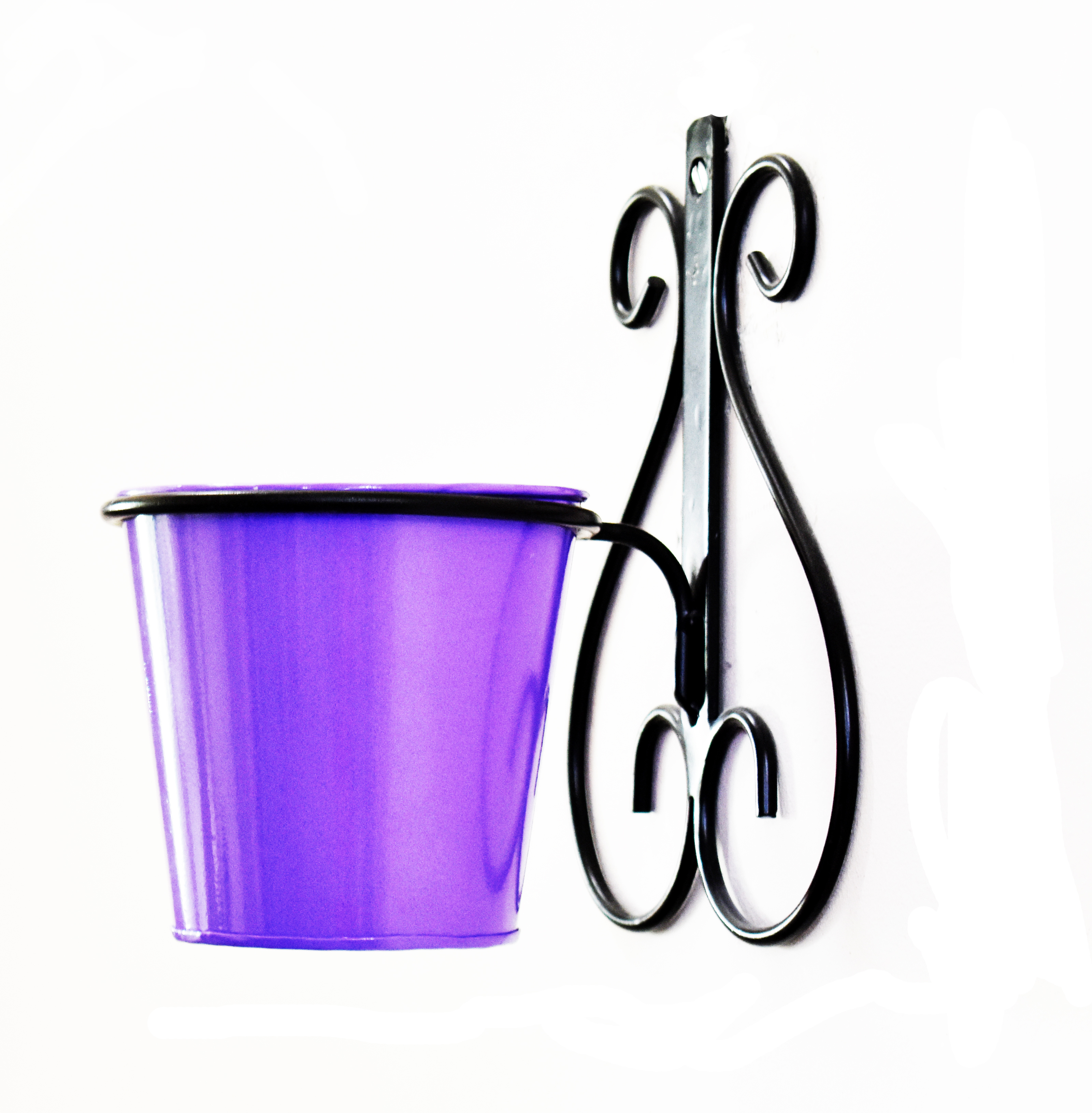 Powder Coated Wall Mount Metal Planter Stand With Round Bucket Planter