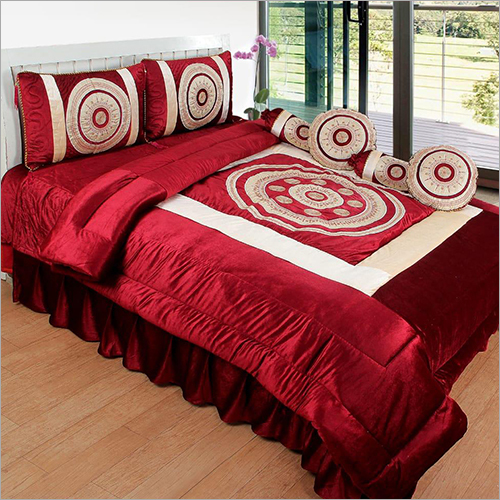 अलग-अलग रंग उपलब्ध डिज़ाइनर क्विट सेट