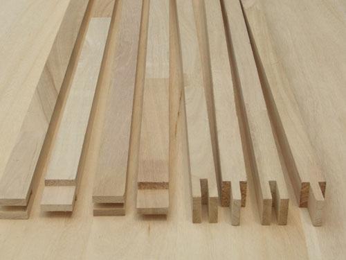 Primed Pine Wooden Baseboard Board Core Material: Solid Wood