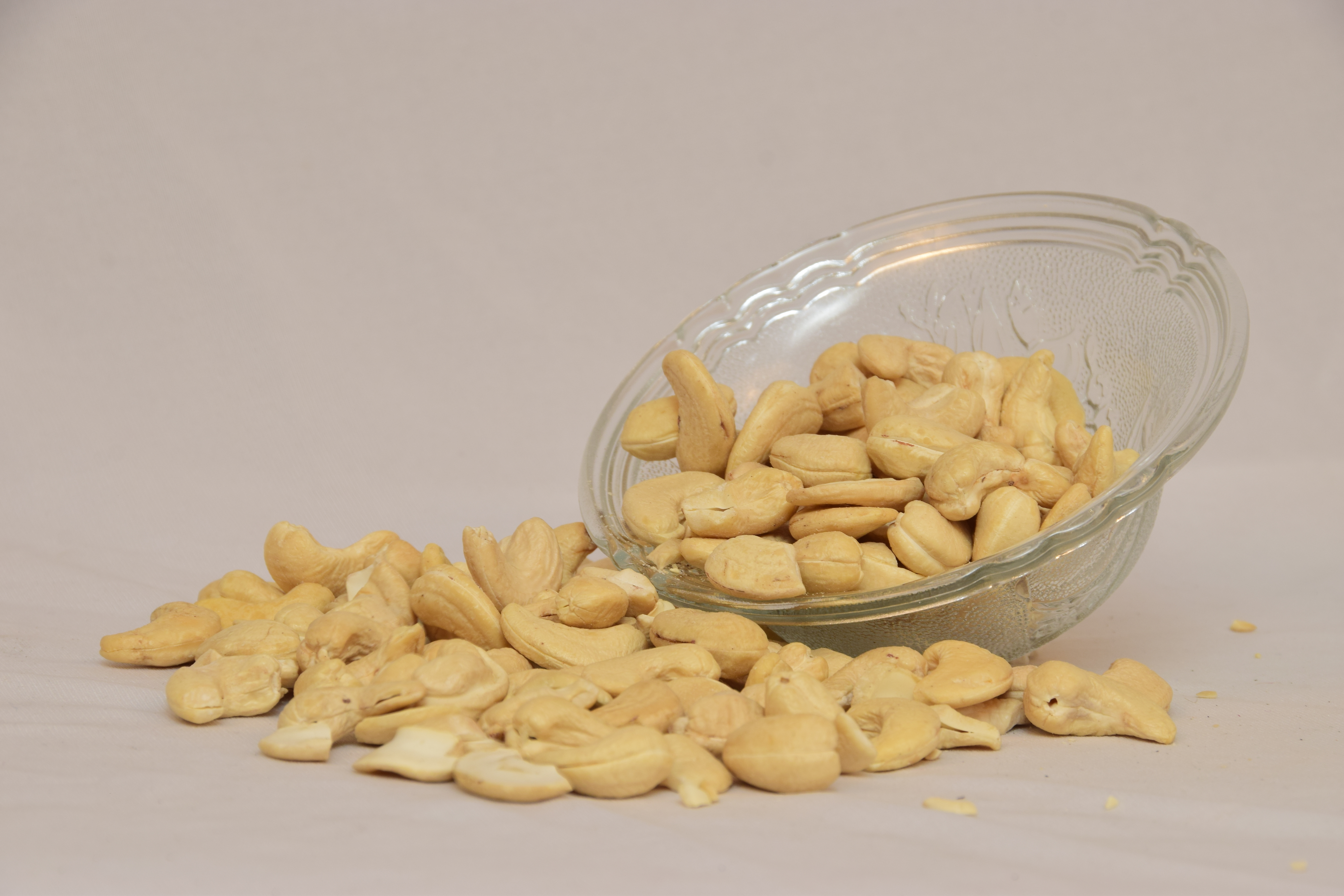 Cashew - Organic Dry Fruit, 36 Months Shelf Life, Balanced Taste, Dried Texture, No Fragrance, Pure White Color