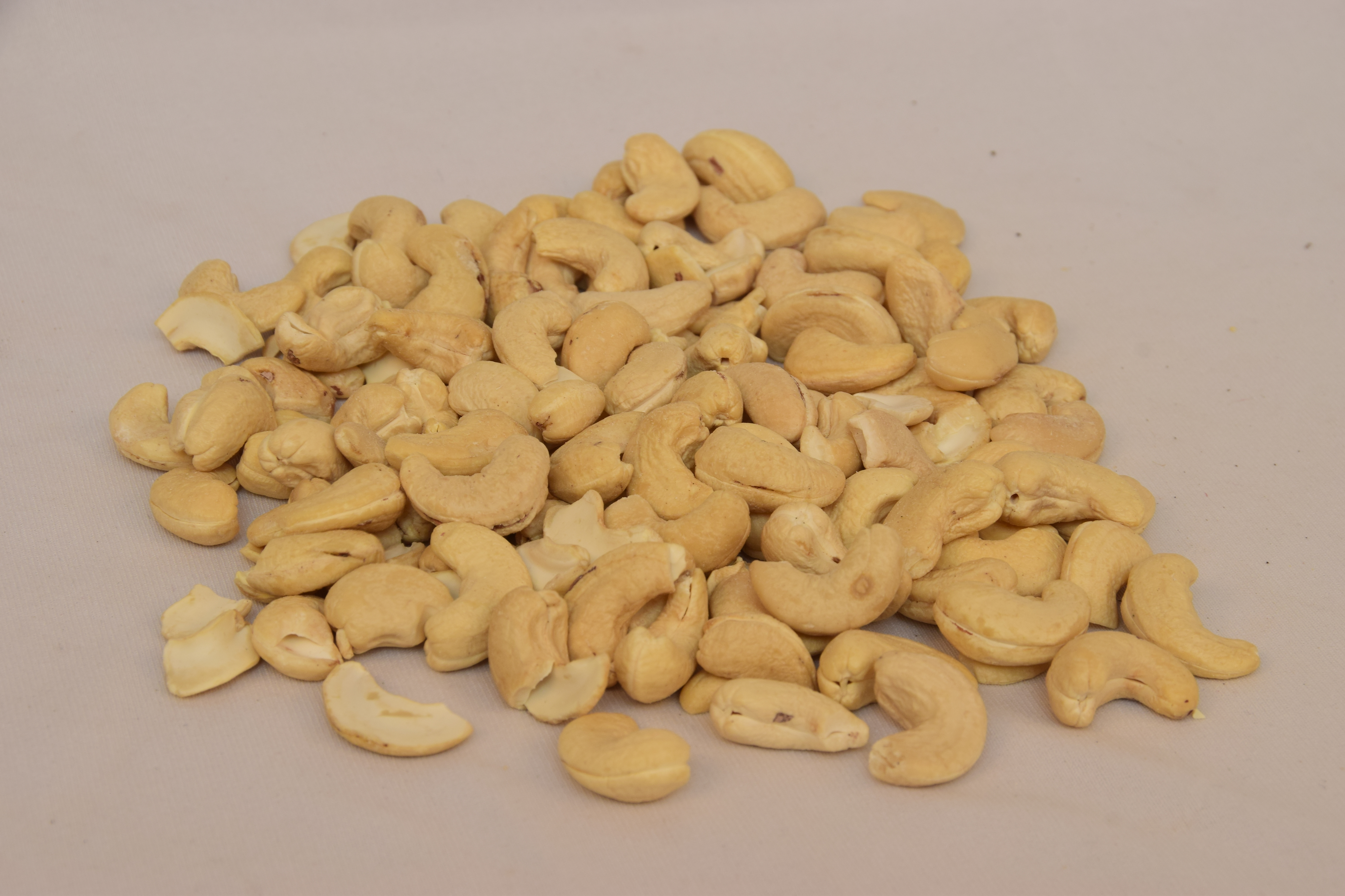 Cashew - Organic Dry Fruit, 36 Months Shelf Life, Balanced Taste, Dried Texture, No Fragrance, Pure White Color