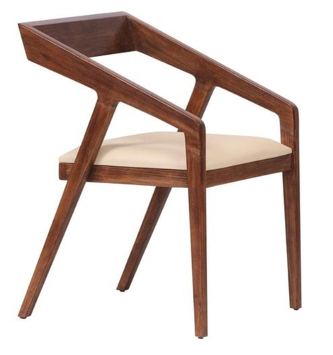 लकड़ी की कुर्सियां