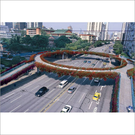 सड़क के किनारे वर्टिकल गार्डन