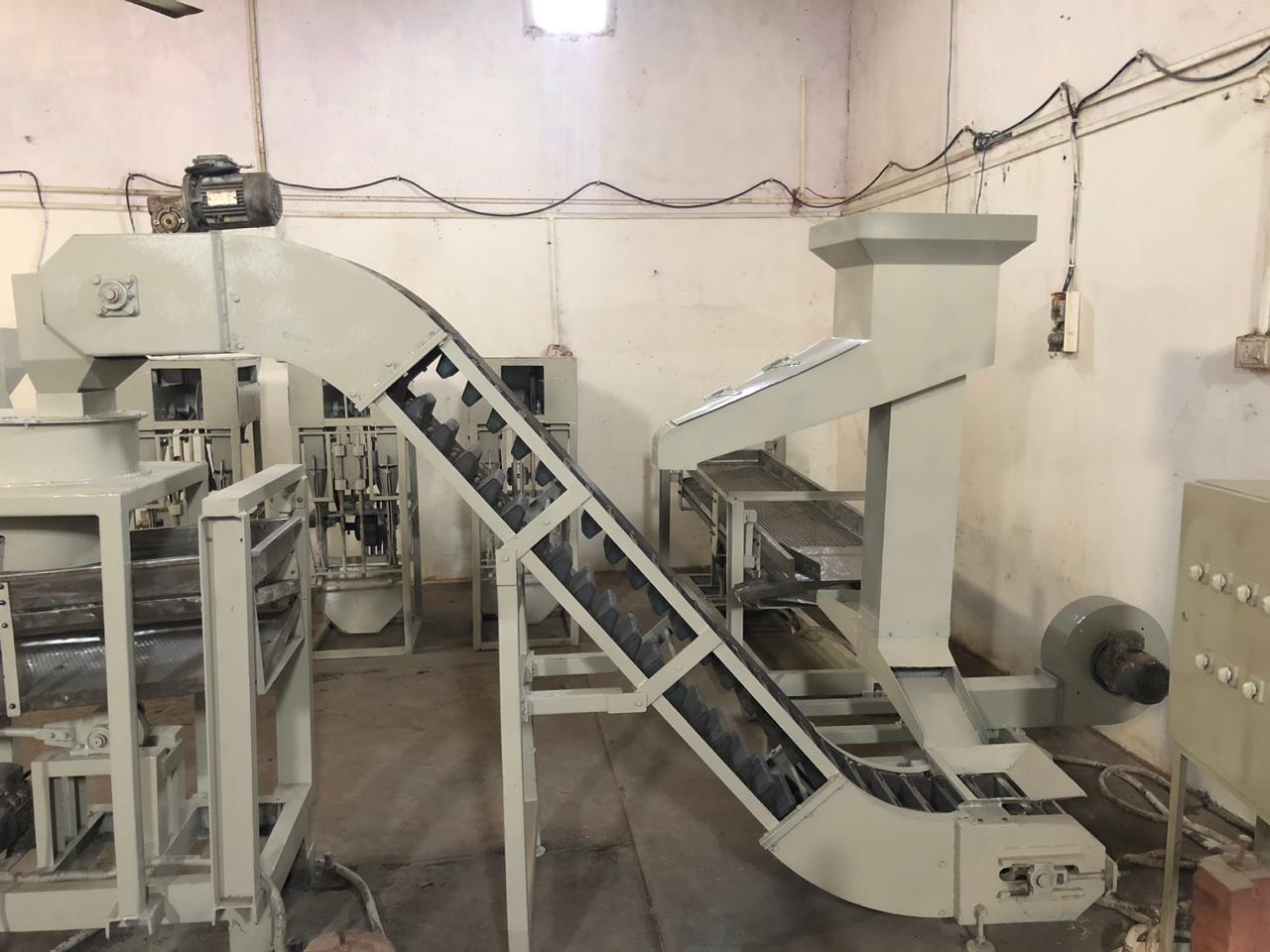 Automatic Cashew Scooping Machine Capacity: 500 Kg/ Hr
