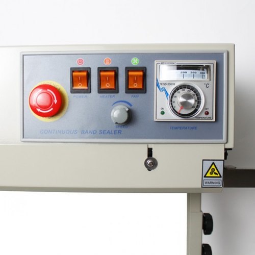 Continuous Vertical Sealing Machine Accuracy: 100 %