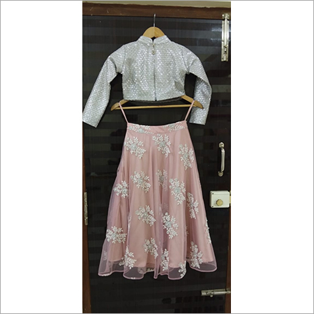 फैंसी महिलाओं की स्कर्ट