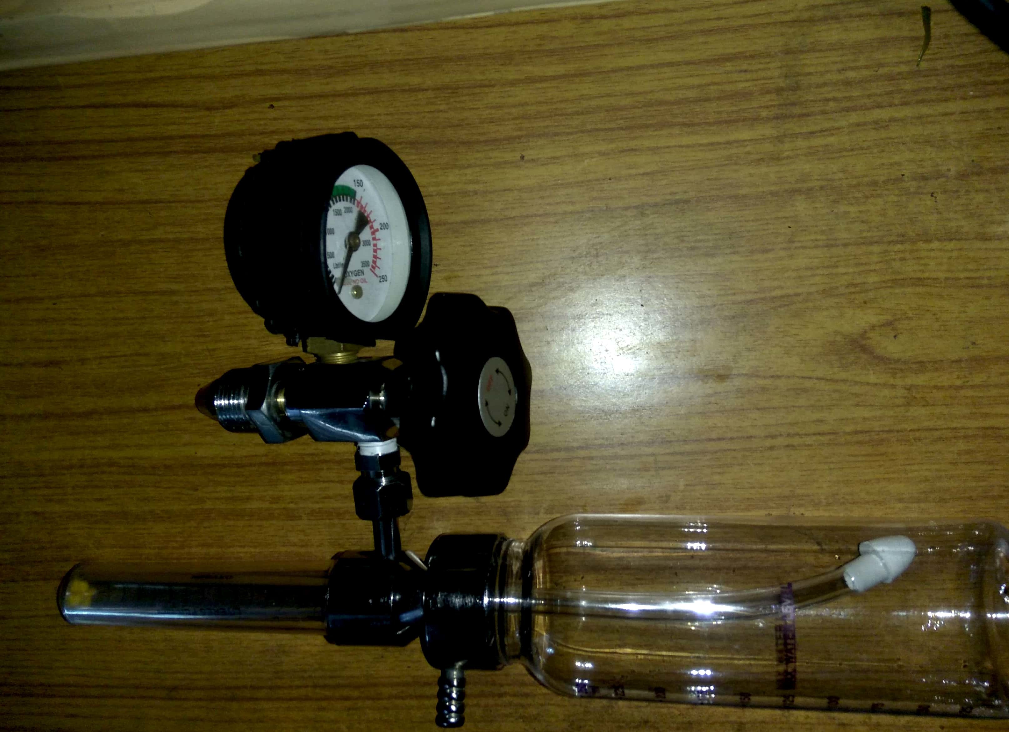 White & Yell0w Medical Fast- Life Rotameter With Humdifier Bottale