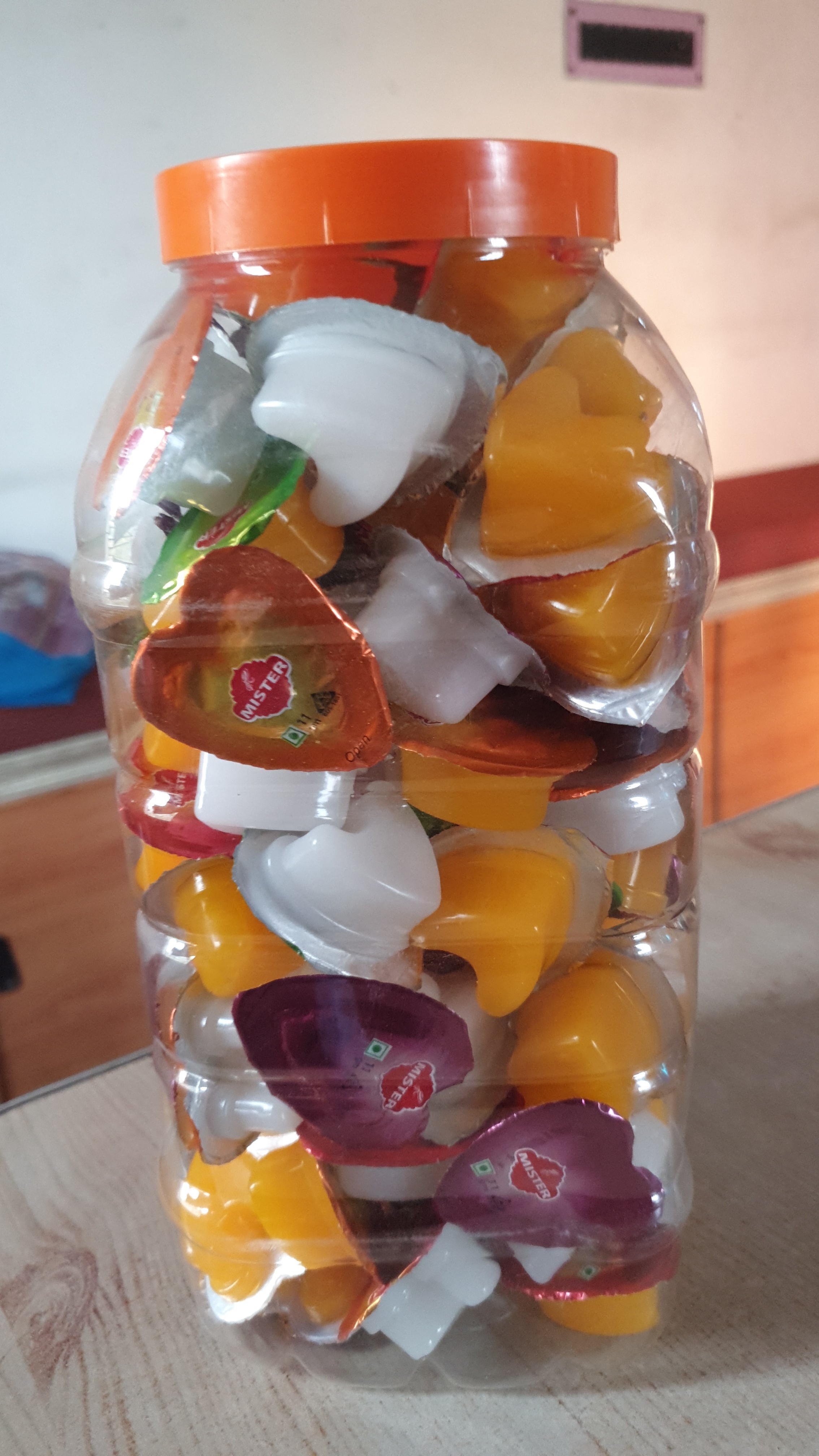 Mixed Flavour Jelly - 10 Gm Powder Pack, 100 Cartoon Shaped Pieces Per Jar | Eggless, Mixed Flavours Including Milk Litchi & Mango, 1.5 Years Shelf Life, 18 Kg Total Weight