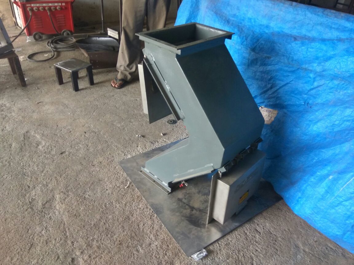 Hump Magnet - N38/n40/n42/n35/n52 Magnet Grades, 6 To 12 Inches Grey Block Shape, Industrial Use For Ferrous Contamination Removal