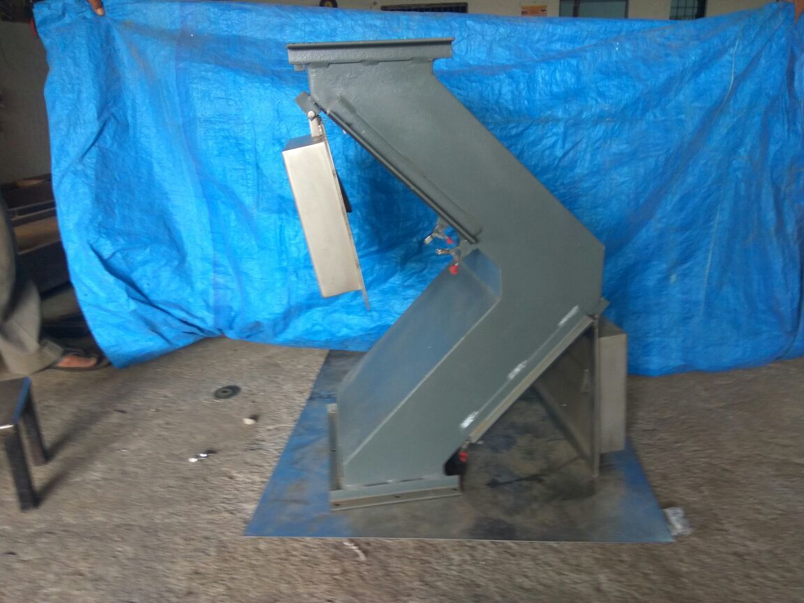 Hump Magnet - N38/n40/n42/n35/n52 Magnet Grades, 6 To 12 Inches Grey Block Shape, Industrial Use For Ferrous Contamination Removal