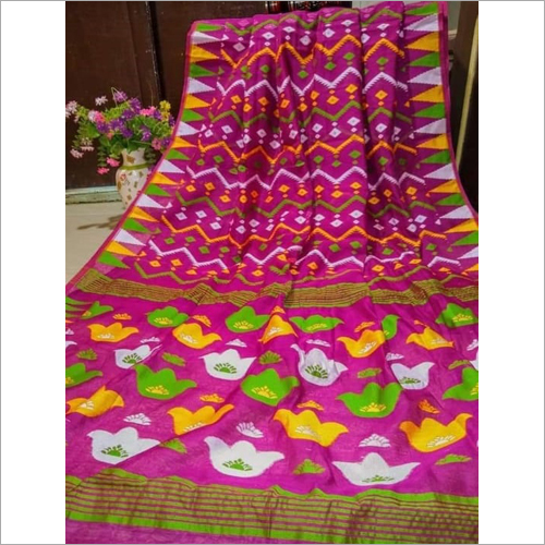 महिलाओं का गुलाबी कढ़ाई वाला रेशमी साड़ी