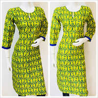 अलग-अलग रंग की प्रिंटेड कॉटन कुर्ती में उपलब्ध