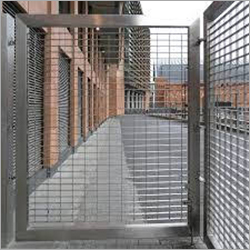 सिल्वर स्टील बाउंड्री वॉल