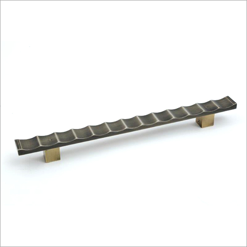 Contemporary Door Pull Handle - Brass Material, Customized Size | Elegant Design for Door Fittings