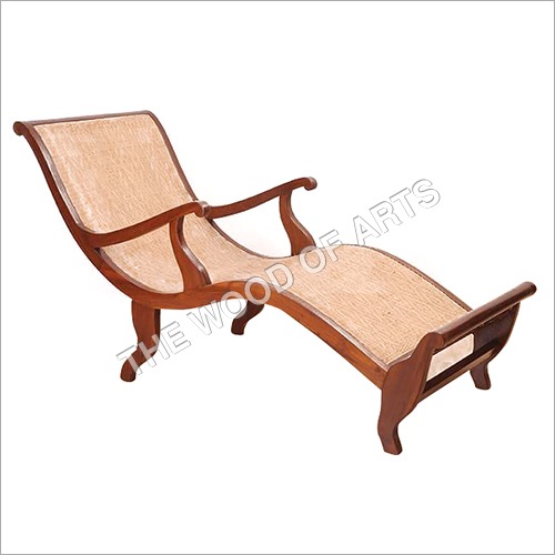लकड़ी की आराम कुर्सी