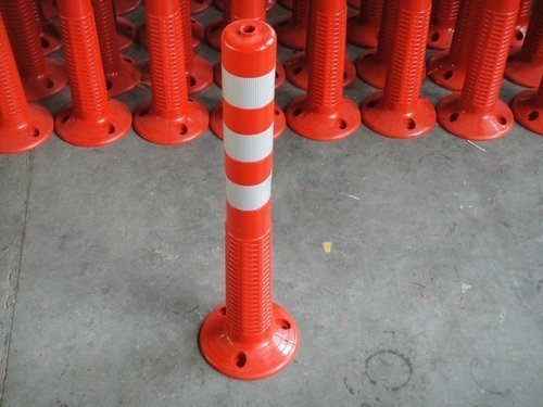 कोई पार्किंग साइन ट्रैफिक पोस्ट नहीं