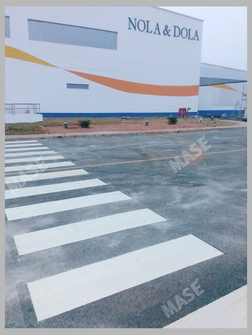 Yellow /White Kerb Marking