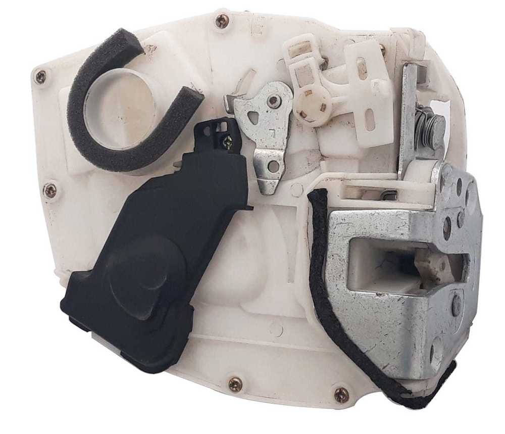 Door Latch Assy. Rear Suzuki Swift O/M (Cinew) Vehicle Type: 4 Wheeler